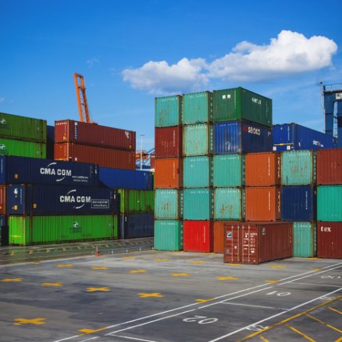 Czy import z Chin i odsprzedaż w Polsce to opłacalny biznes?